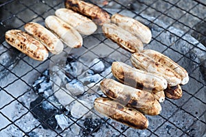 Grilled bananas on a steel mesh