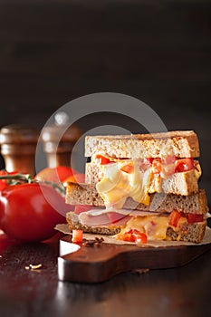 Grilled cheese sandwich with ham and tomato
