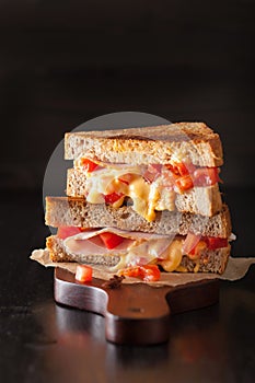 Grilled cheese sandwich with ham and tomato