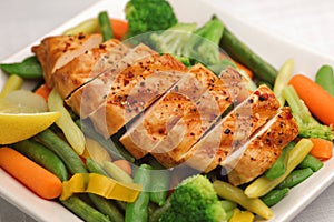 Grilled chicken with fresh vegetables