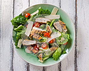 Grilled chicken salad with tomatoes