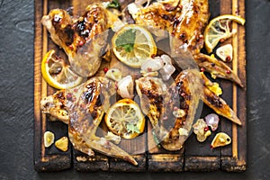 Grilled chicken wings with lemon and herbs