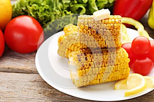 Grilled corns with butter and vegetables