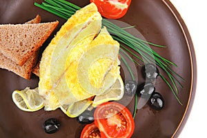 Grilled fish fillet served with tomatoes
