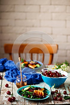 Grilled halumi cheese salad with berries.