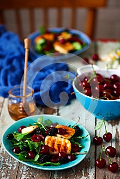 Grilled halumi cheese salad with berries.