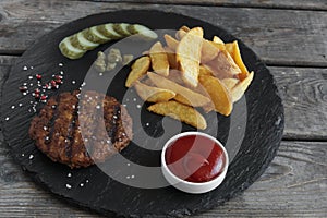 Grilled hamburger with potatoes and pickled cucumber sauce