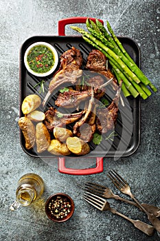 Grilled lamb chops with asparagus and potatoes