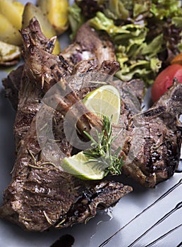 Grilled lamb chops with baked potatoes 1