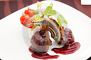 Grilled lamb with cranberry sauce