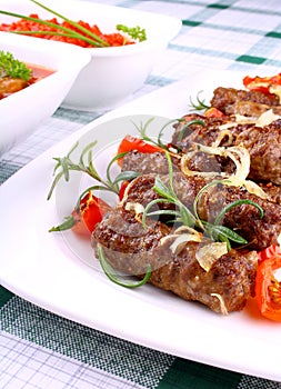 Grilled meat rolls with giant white beans and sauce