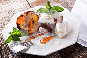 Grilled Peaches with fresh cream