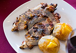 Grilled pettitoes with baked potatoes