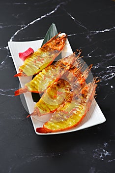 Grilled prawns with cheese,