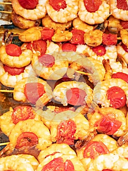 Grilled prawns with tomatoes, Prawn skewers