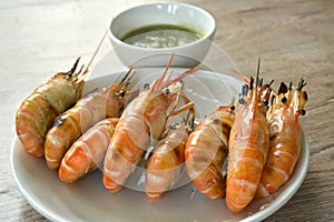 grilled river shrimp arranging on plate dipping spicy Thai seafood sauce