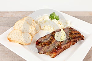 Grilled rumpsteak with coleslaw