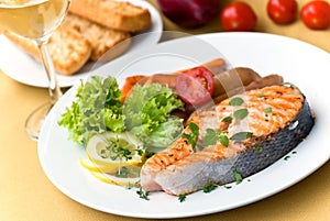 Grilled salmon with lettuce and tomato- close up