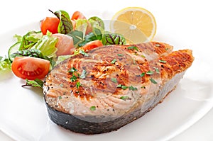 Grilled salmon with salad