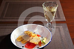 Grilled sea fish with grilled vegetables with green salad and white wine.