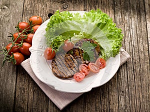 Grilled seitan with tomatoes