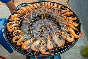 Grilled shrimp on a steel frame with hot fire