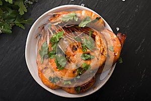 Grilled shrimps with tomato sauce