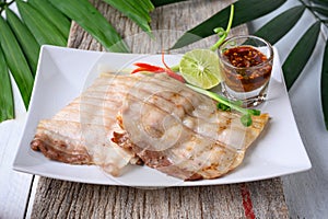 Grilled slices of pork belly with spicy sauce