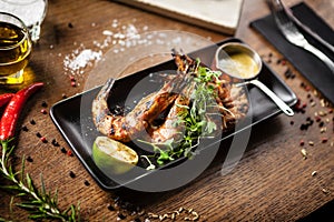 Grilled tiger prawns with chilli sauce and lime