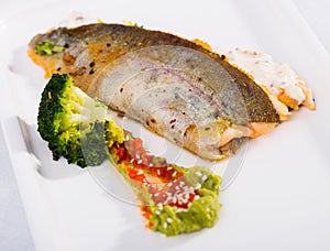 Grilled trout with broccoli and tartar