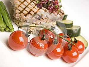 Grilled Tuna & Cherry Tomato salad