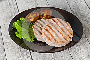 Grilled tuna steak with kumato