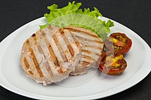 Grilled tuna steak with kumato