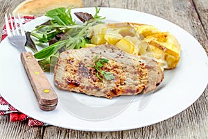 Grilled turkey cutlet and potato gratin