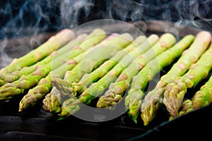 Grilling asparagus