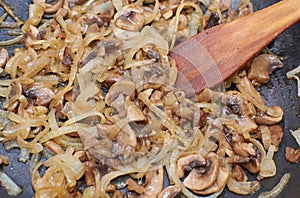 Grilling mushrooms with onions