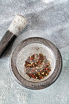 Grinding of peppercorn mix
