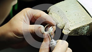 Grinding and polish jewelry gold ring jeweler