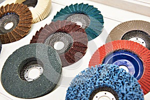 Grinding and polishing disc for angle grinder