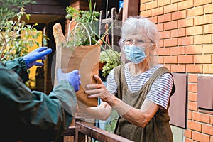 grocery delivery to senior woman during pandemic