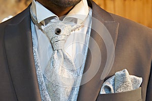 Groom detail