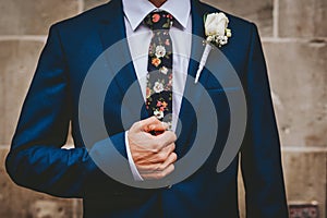 Groom in with a unique tie