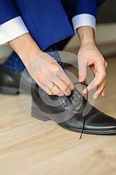 Groom is wearing shoes in blue wedding suit