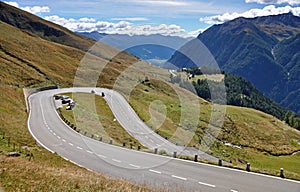 Grossglockner Hochalpenstrasse in the autumn of Hohe Tauern.