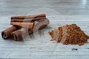 Ground cinnamon and cinnamon sticks Cinnamomum zeylanicum