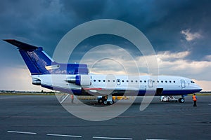 Ground handling aircraft on the airport apron