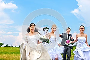 Group bride and groom summer outdoor