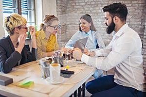 Group business people meeting to discuss ideas