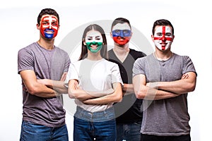 Skupina futbalových fanúšikov podporuje svoj národný tím: Slovensko, Wales, Rusko, Anglicko