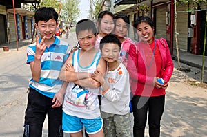 Wan Jia, China: Friendly Children in Village